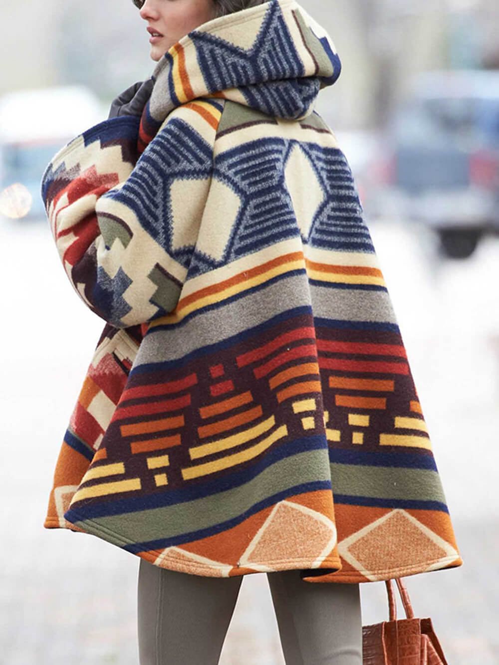 Geprinte jas met capuchon en lange mouwen