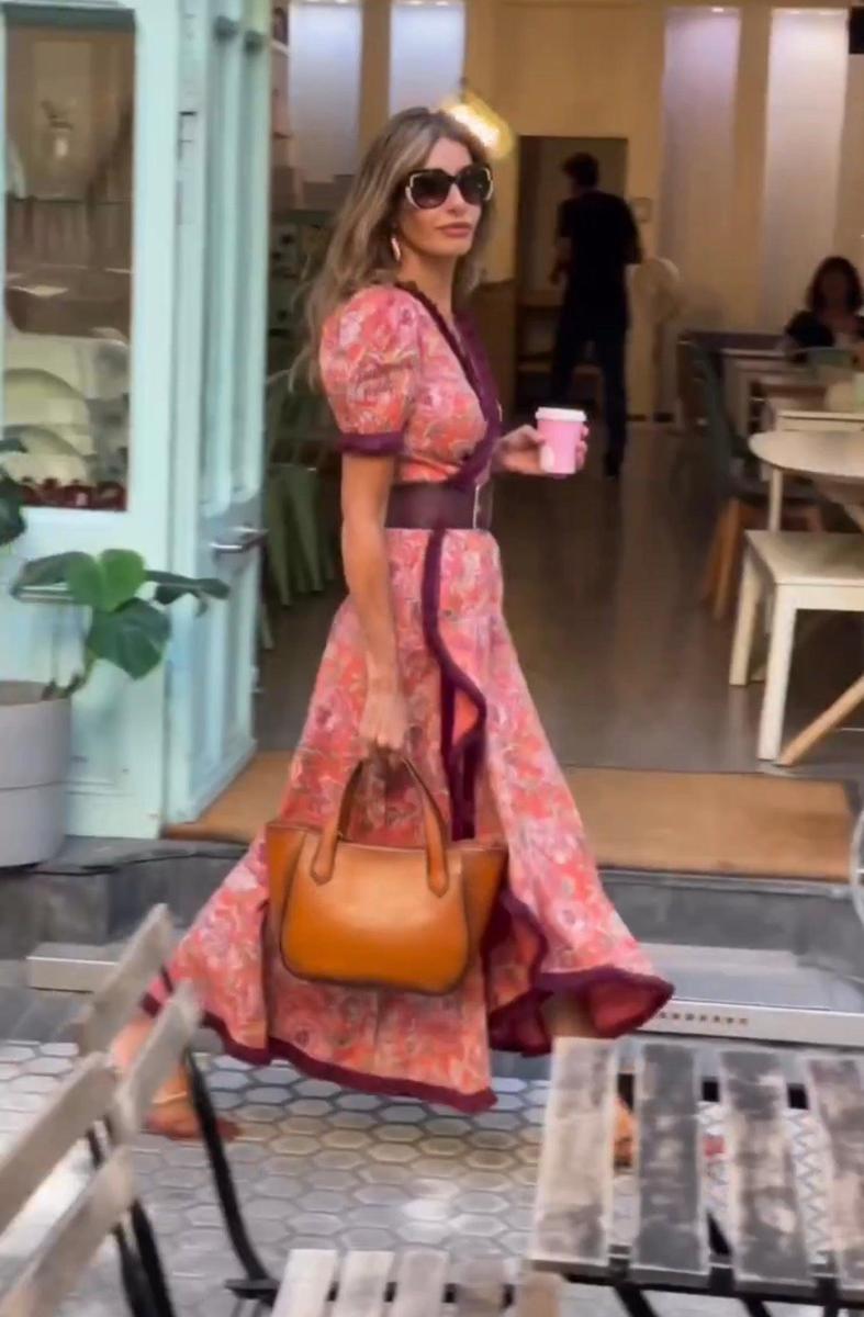 Isabella | Elegante Lange Jurk met Ballonmouwen en Asymmetrische Vloeiende Rok