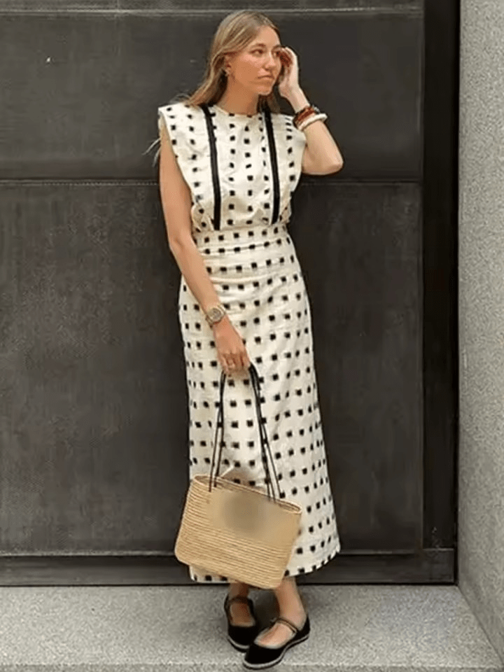 ELIANA | Moderne Lange Jurk met Gestructureerde Schouders voor Zekerheid en Sculpturale Pasvorm