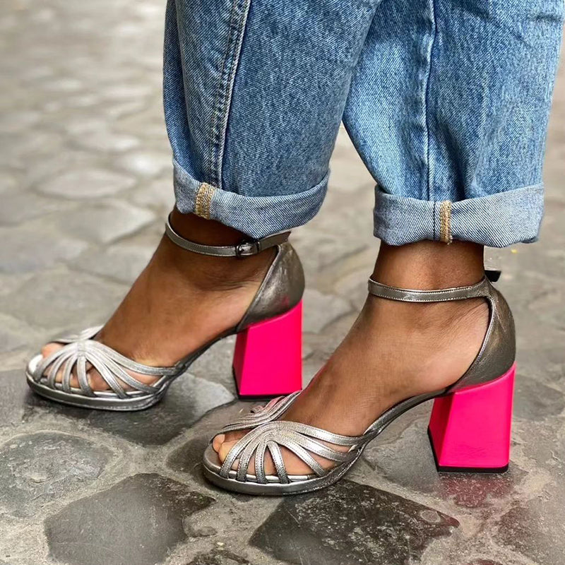 Naelle™ | Glanzende sandalen met brede hak en elegante gesp